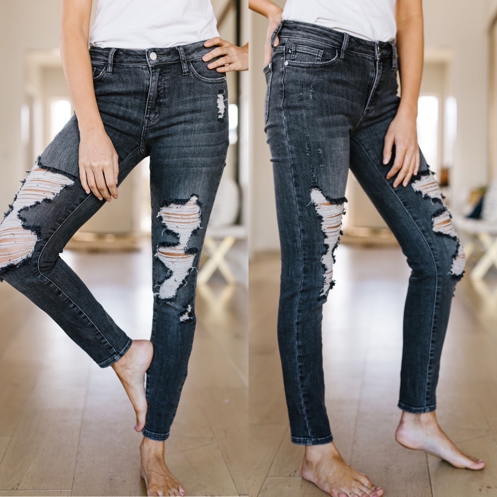 Judy Blue Destroyed Faded Jeans - Picture 2 of 8